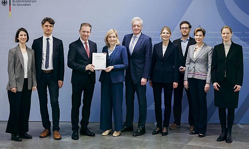 „Einsparpotenzial Pflege“: FinanzKommission Gesundheit legt 66 Reformvorschläge für die GKV vor